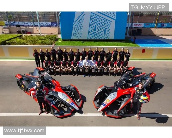 上海羽毛球队在欧锦赛积分榜上以59分稳居第一名展现强劲实力